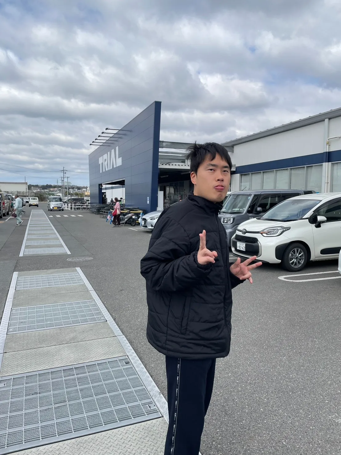 【お弁当選びも楽しい♪職員と一緒にお買い物(^^)/】