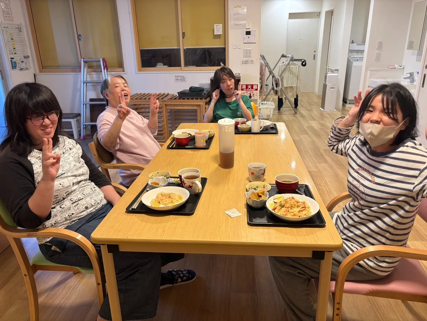 【夕食時間も笑顔いっぱい♪リビングでのひととき(^^)/】