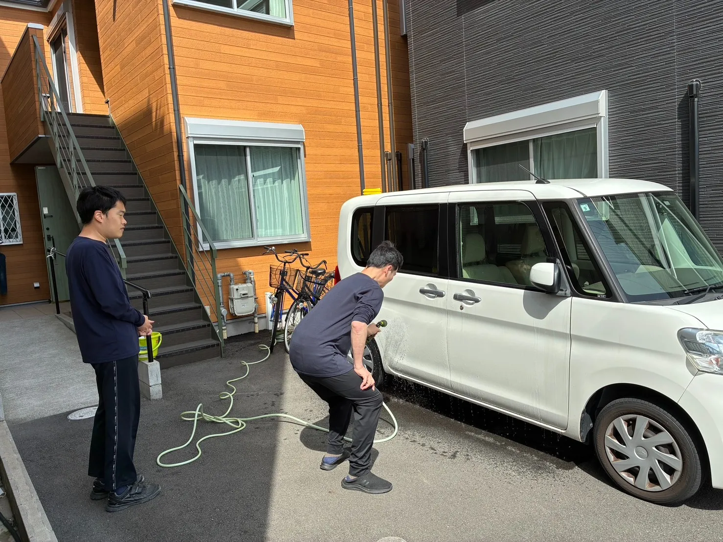 【みんなで力を合わせて洗車タイム♪ピカピカの一日(^^)/】