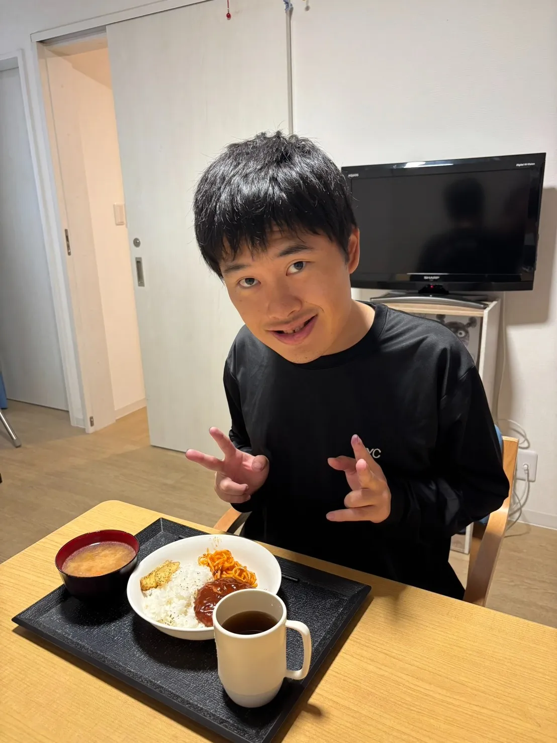 【今日は大好きなハンバーグ♪笑顔いっぱいの昼食時間(^^)/】